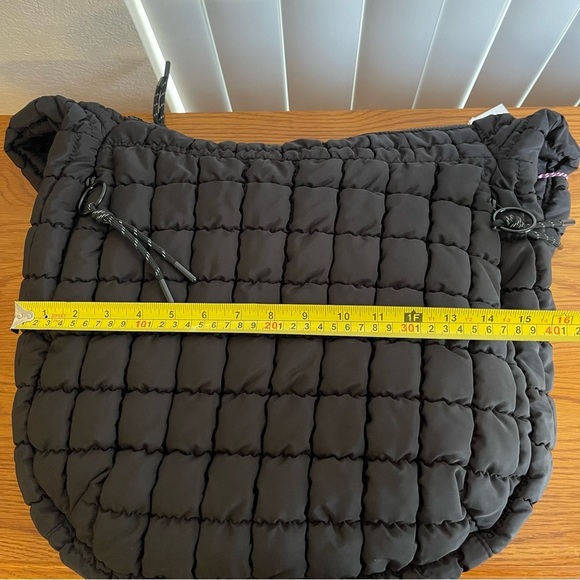 Urban Fit by Urban Expressions Quilted Puffer Leda Hobo Bag Black - Picture 9 of 12